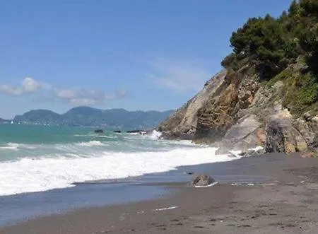 Liguria Дом отдыха Амелия